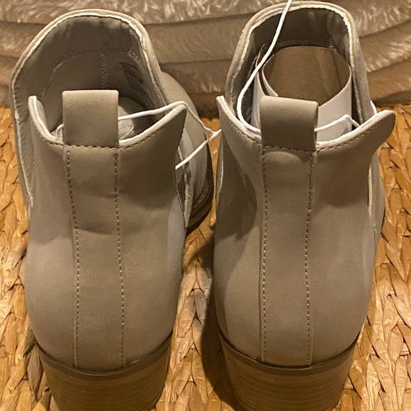 Serra Tan Split Cut Ankle Boots Size 8 Womens Deal NIB Shoes - Picture 6 of 7